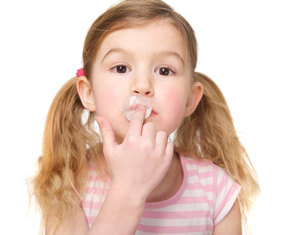 experts suggest children should chew gum