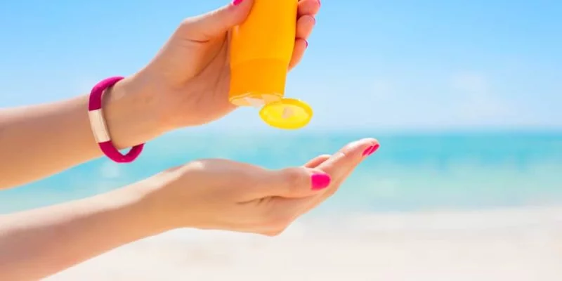 Sunscreen Chemicals Harm Children & Coral Reefs, Except For These Brands 22