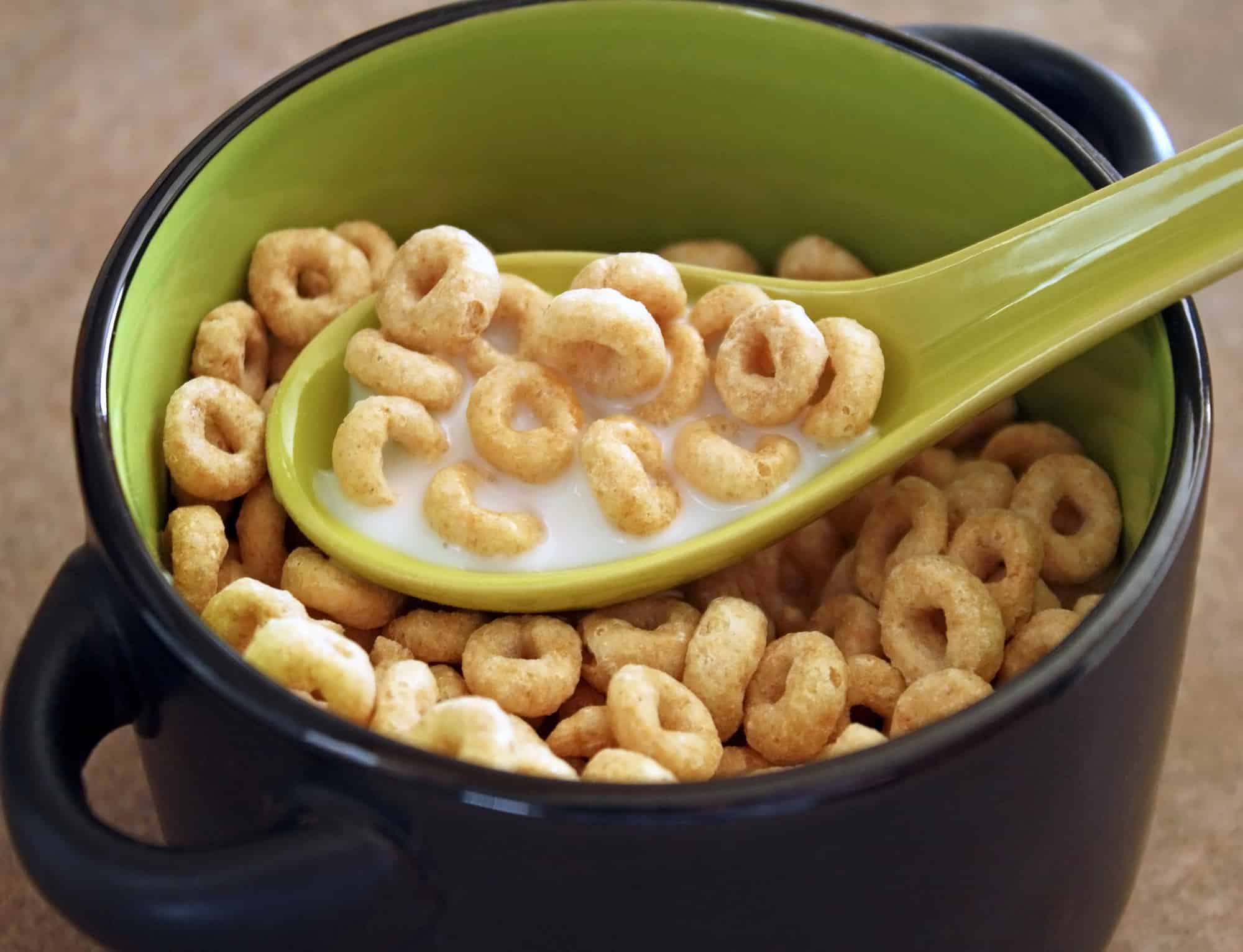 Cheerios with glyphosate in a green bowl