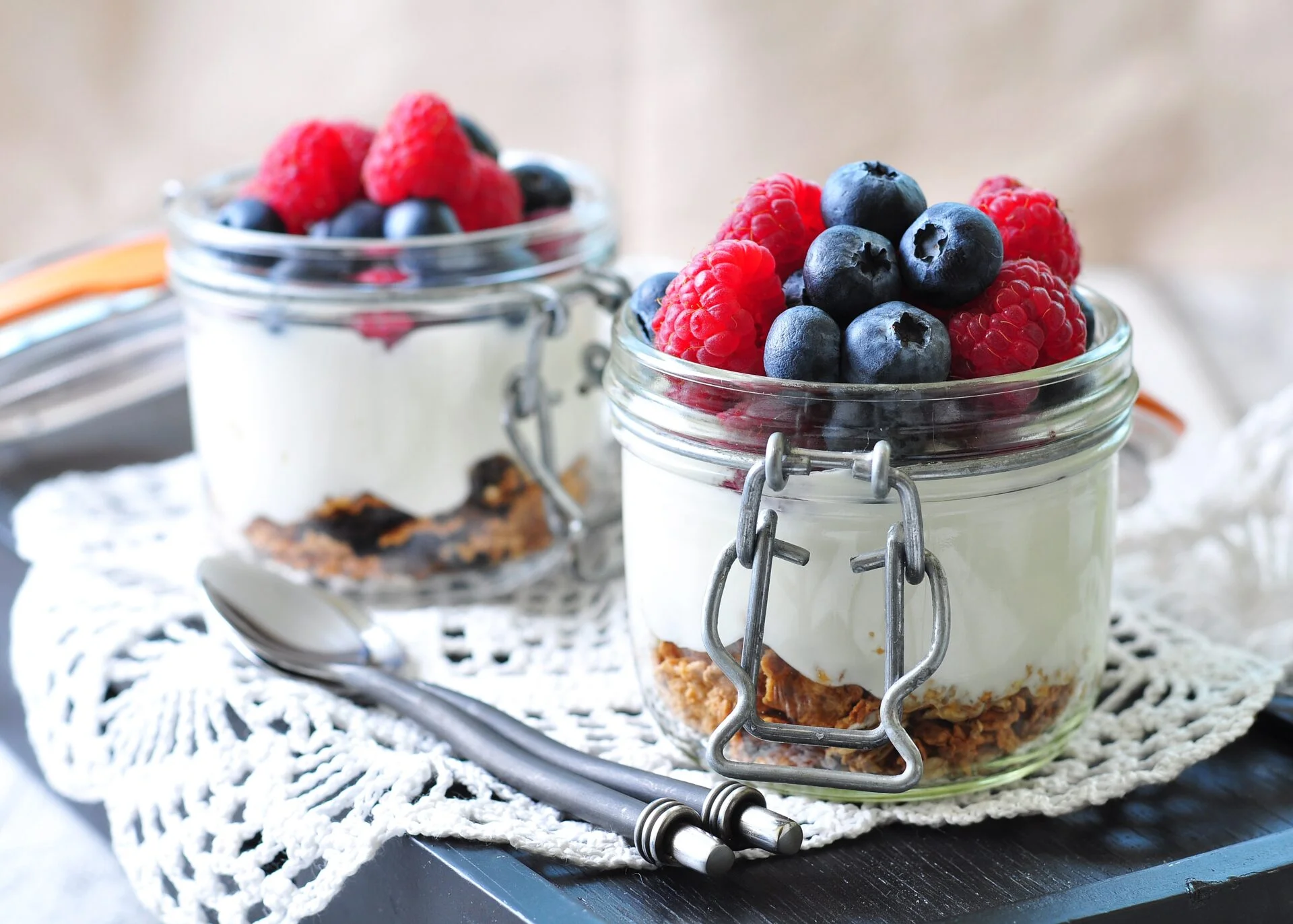 greek organic yogurt with berries