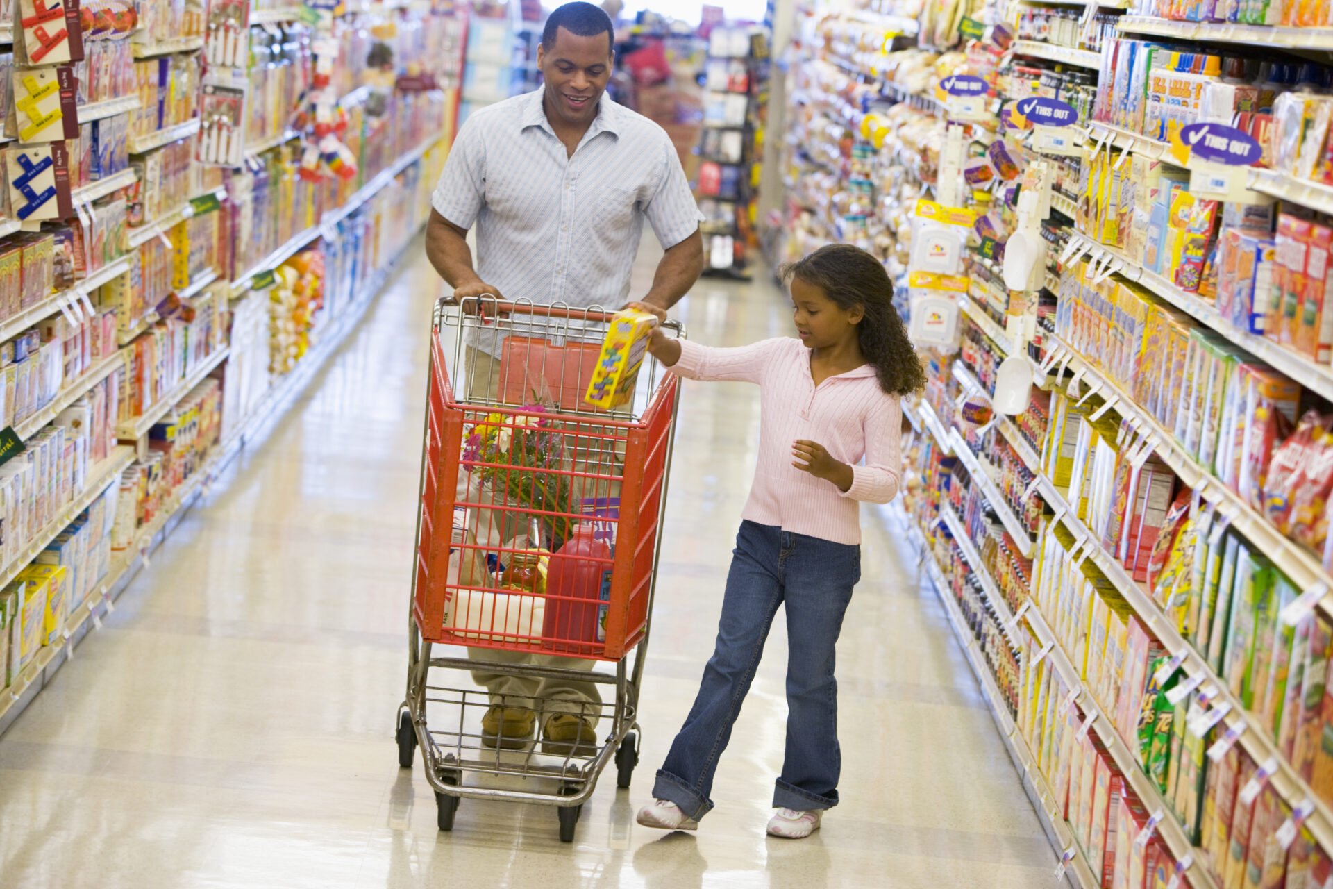 young family shopping for products without high levels of lead at supermarket
