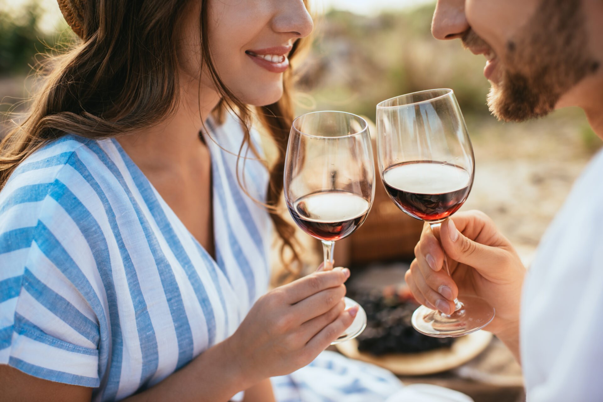 Couple toasting with Scout & Cellar glyphosate free wine