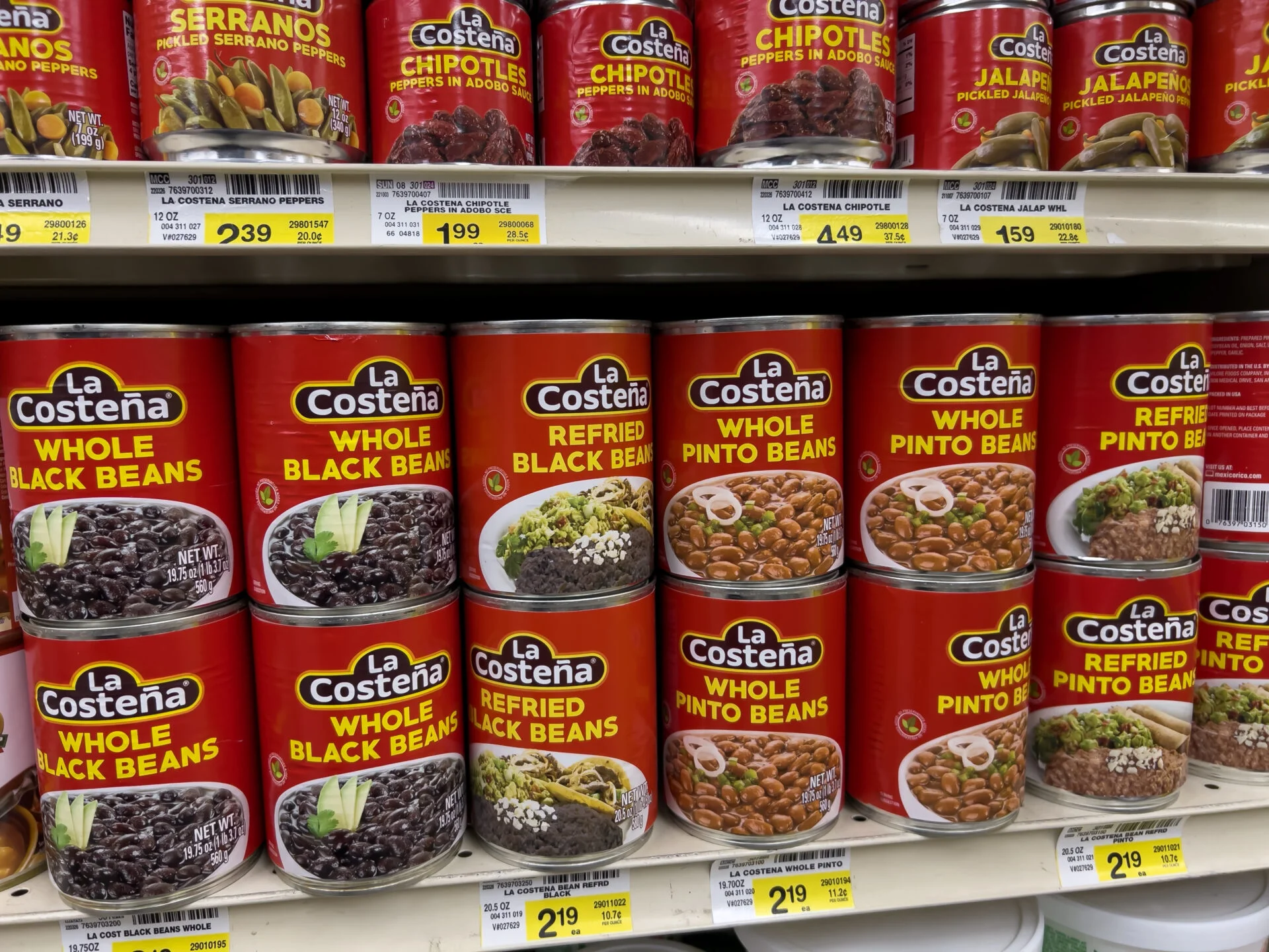 Canned beans found in a grocery store likely containing a type of bisphenol plasticizer